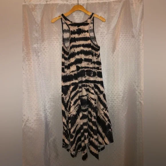 Mossimo Trading tie-dye sundress with uneven hem. Size Medium - Picture 2 of 5
